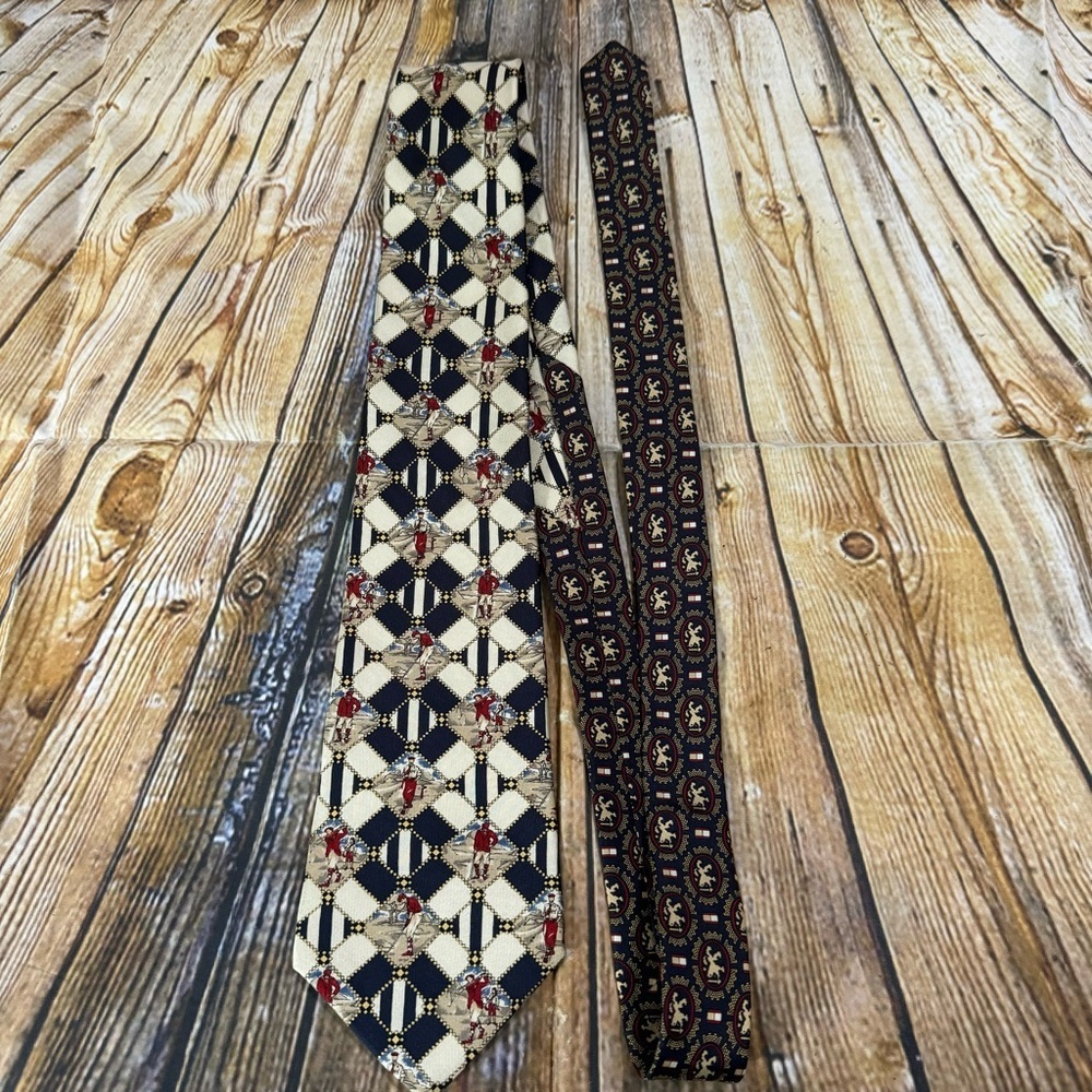 Tommy Hilfiger 100% Italian Silk Golf Themed Tie